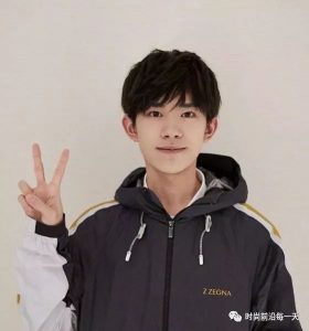 易烊千玺换衣服被偷拍,保镖胖虎一怒之下发文警告:私生饭滚远点-汇美优普